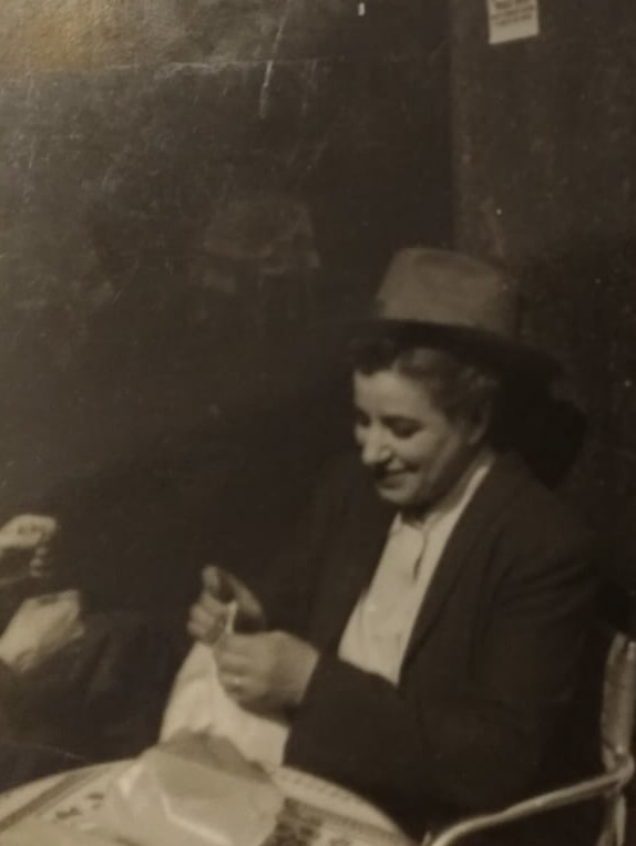 Silvia Oleari De Bellagente con cappello